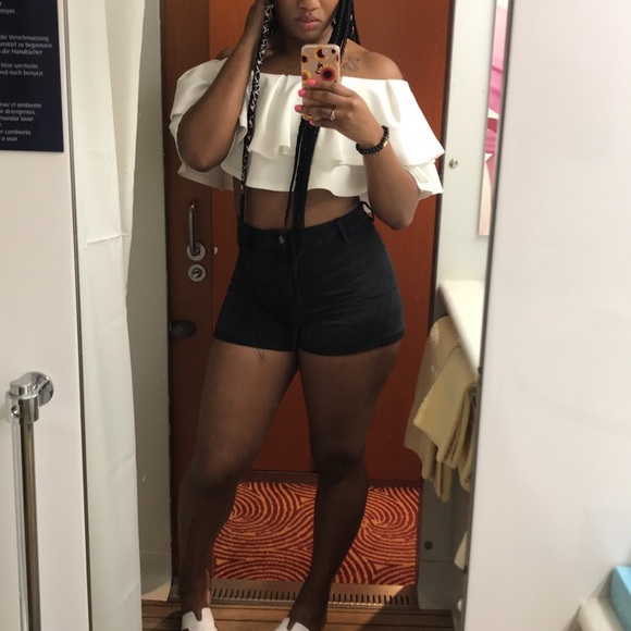 White ruffled top - Picture 2 of 3